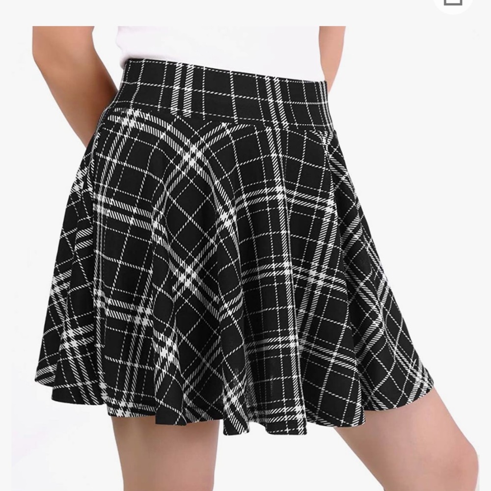 B&W plaid high waisted skater miniskirt with built-in shorts - Size M